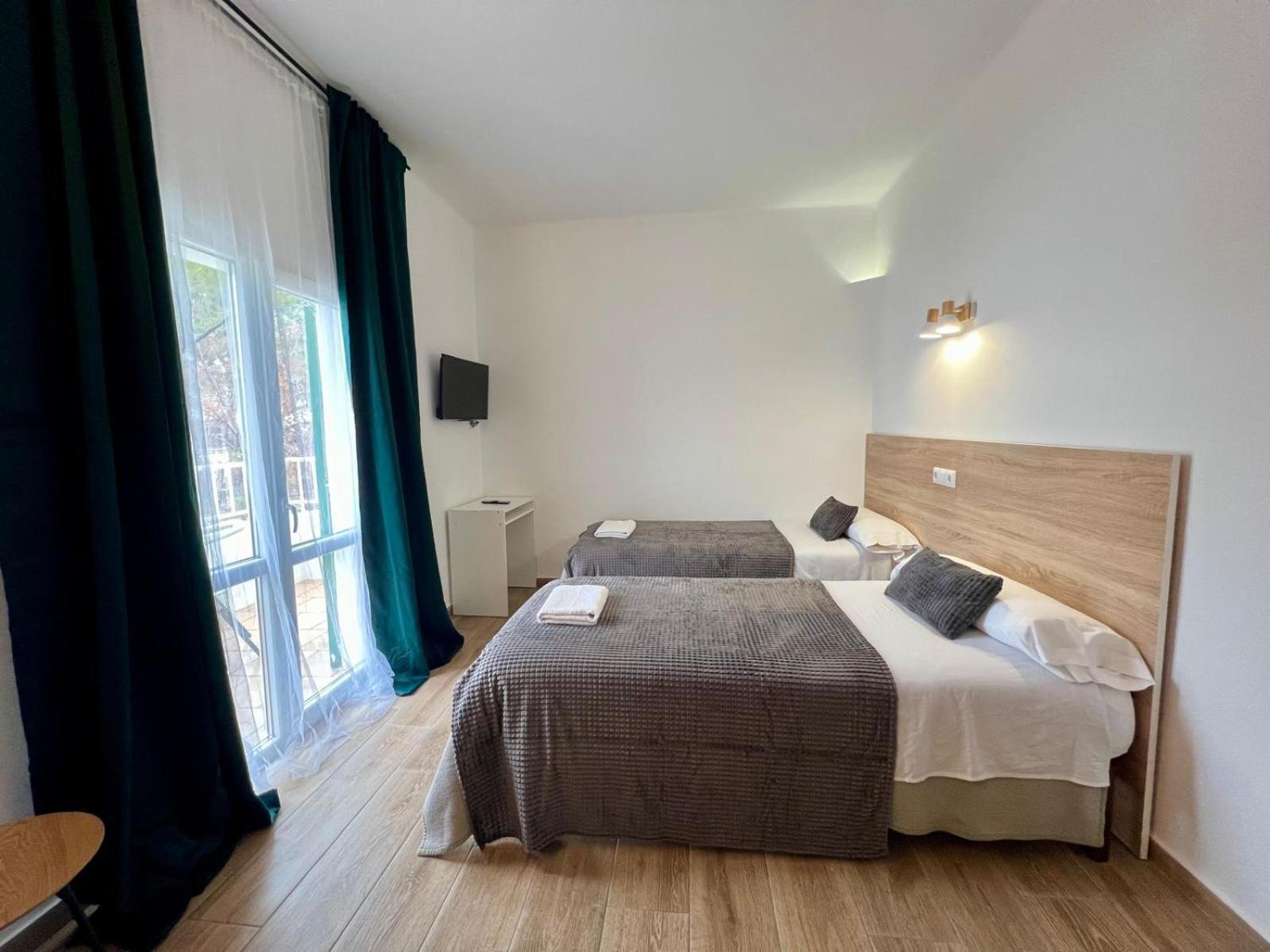 Hostal Oasis Dor Cala D'Or Zewnętrze zdjęcie